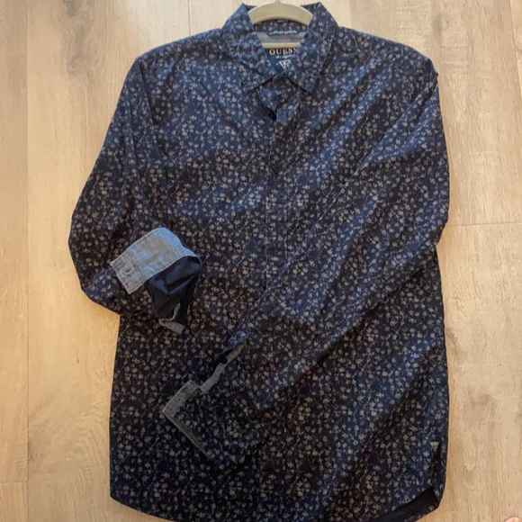Guess Casual floral button up - Picture 2 of 2